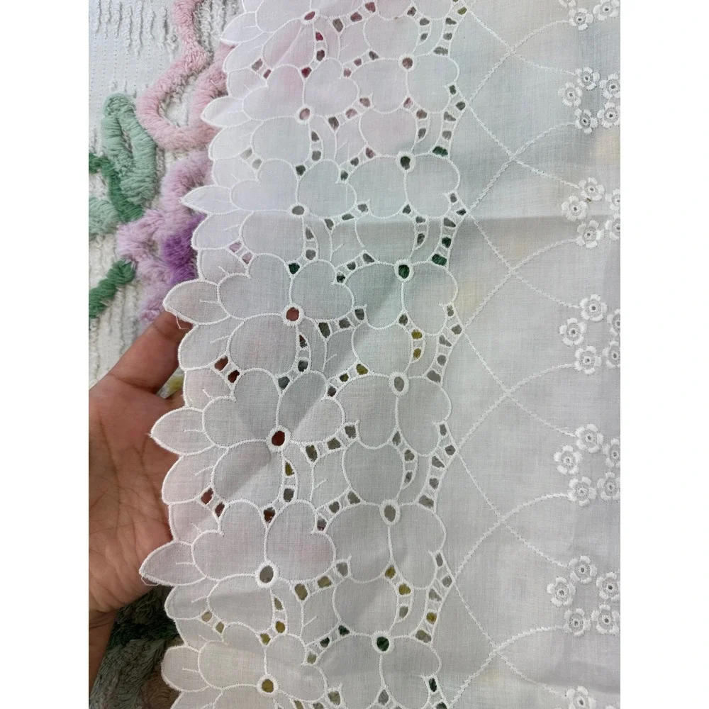 Vintage White Eyelet Lace Table Runner Floral Scalloped Dresser Scarf 31x13.5